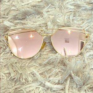 Trendy sunglasses!